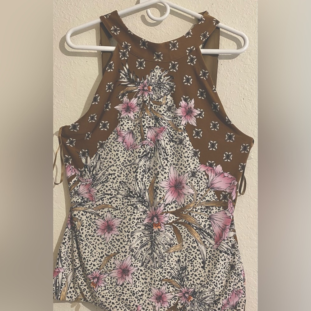 White House Black market halter top size medium new with tag